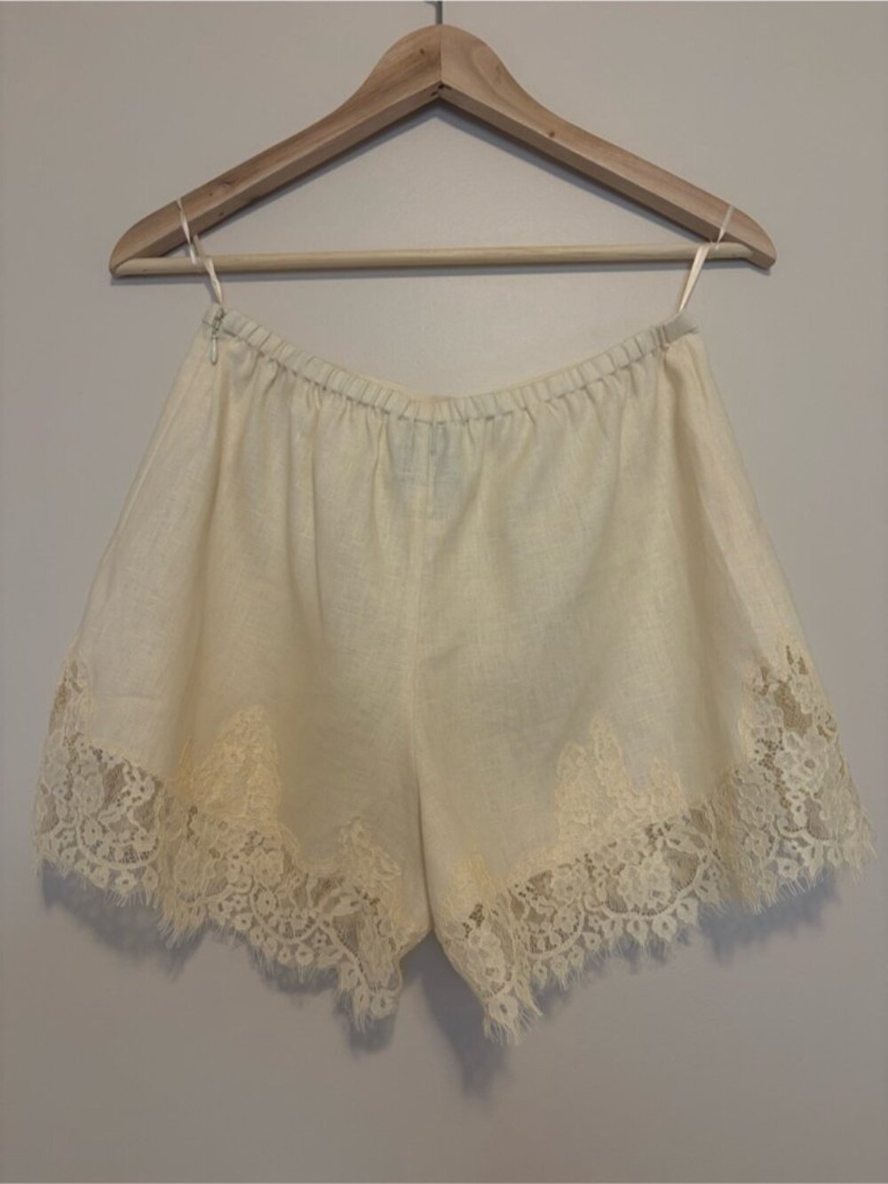 NEW Reformation Fern Sugar Yellow Lace Trim Linen Shorts Elastic Waist | US XS - Picture 7 of 13